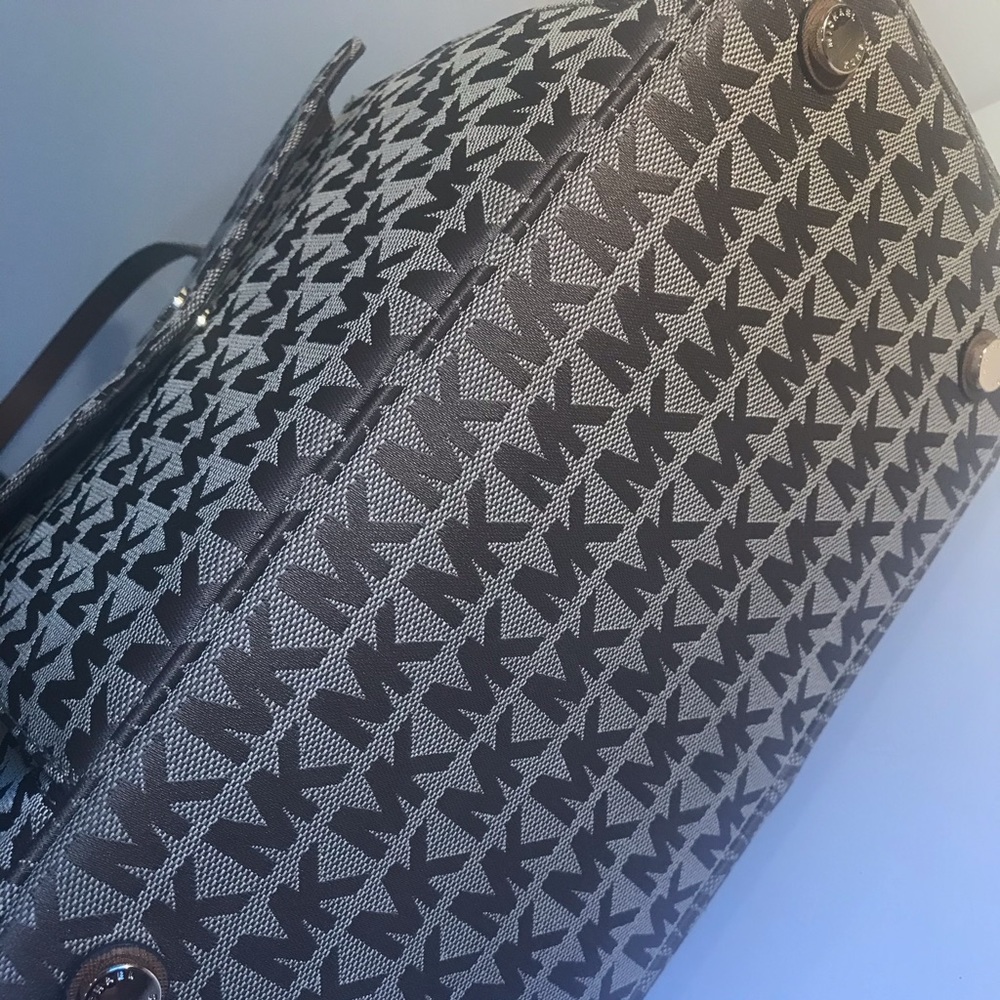 NWT Michael Kors Lg BG/EB/LUGG Jacquard Brown Tote - Picture 4 of 8